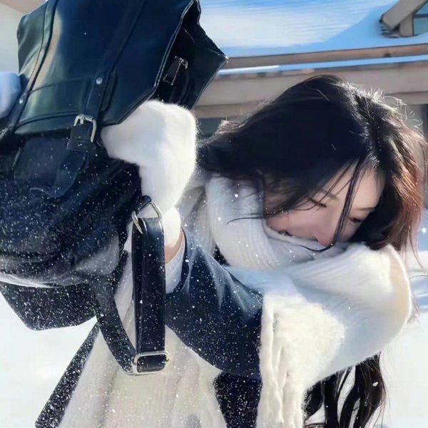 白色，红色与...